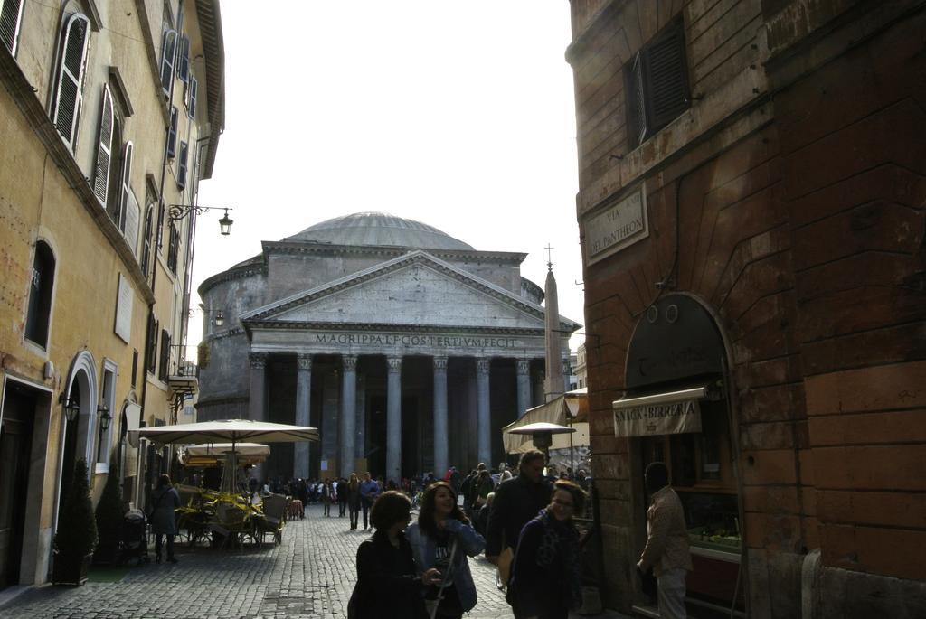 Pantheon Domus Valentino Appartement Rome Buitenkant foto